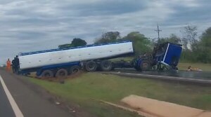 Camión cisterna vuelca debido al cierre de ruta de indígenas en Caaguazú - Noticiero Paraguay