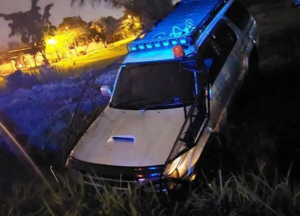 Luque: ebrio chocó a su novia, huyó y cayó en una cuneta - Nacionales - ABC Color