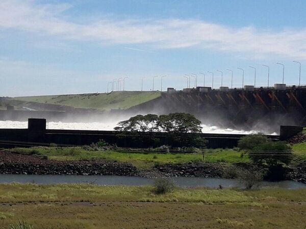 Tres pescadores aprehendidos en zona de reserva en Ayolas