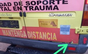 Sicarios atacan a tiros ambulancia que trasladaba a víctima