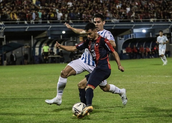 Cerro gana con lo justo y comparte la punta - Paraguaype.com