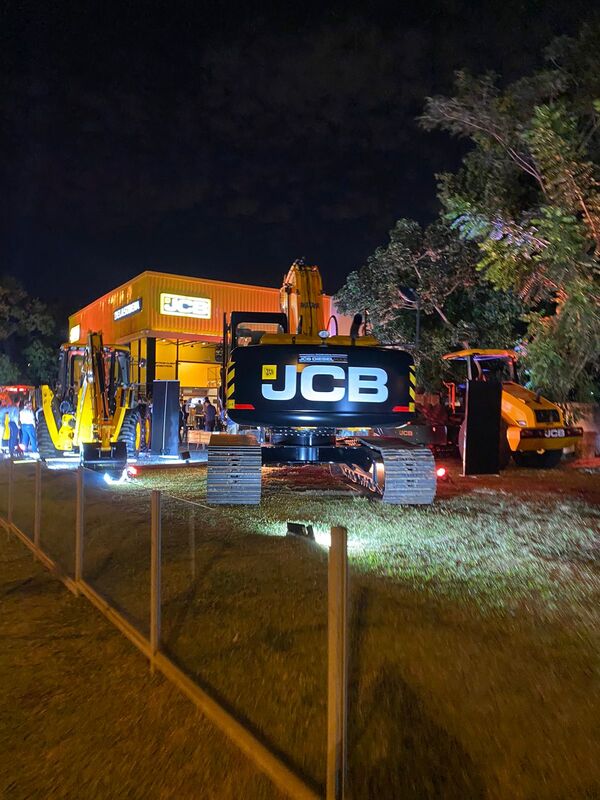 De La Sobera y JCB celebran su 25° Aniversario trabajando juntos