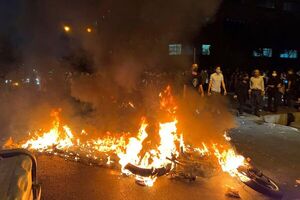 Protestas por mujer fallecida por velo malpuesto deja tres muertos en Irán - ADN Digital