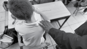 Docente ligó 25 años de cárcel por abusar de dos niños
