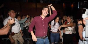 Peña dice en Argentina que fue el ministro de Hacienda "más joven" y lo desmienten