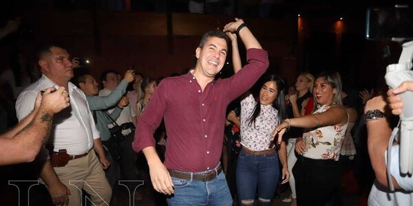 Peña dice en Argentina que fue el ministro de Hacienda "más joven" y lo desmienten