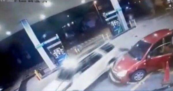 La Nación / Chofer ebrio intentó arrollar a su pareja