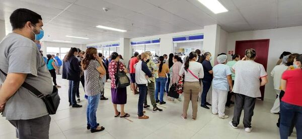 IPS esconde déficit con nuevo sistema para retirar medicamentos, denuncian asegurados - Nacionales - ABC Color