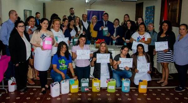 Mujeres del Buen Pastor elaboran productos de limpieza