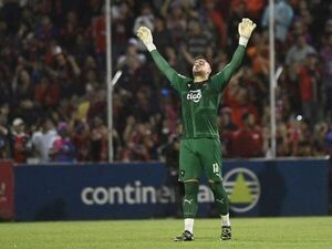 El penal de Jean desde el césped: los hinchas grabando y el disparo afuera - Cerro Porteño - ABC Color