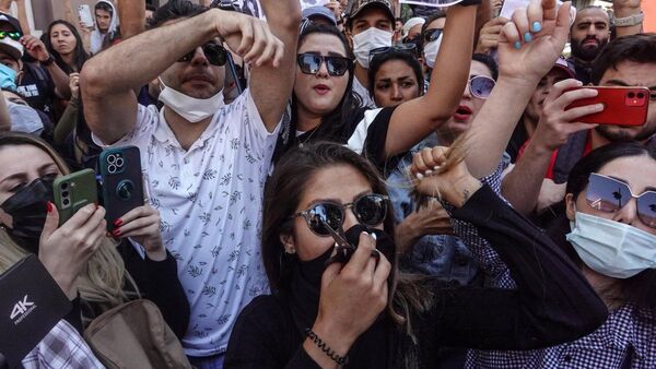 Irán: Seis muertos en protestas por muerte de joven que llevó mal el velo