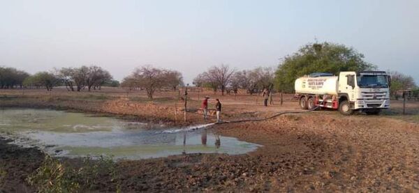 La sequía no da tregua en el Chaco, donde el acarreo de agua es la constante - Noticias del Chaco - ABC Color