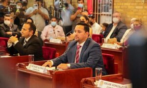 Concejales de Prieto firman dictámenes en plena sesión, y opositores no ven documentos