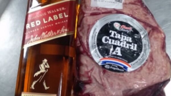 Médico robó tapa cuadril y whisky de un minisúper