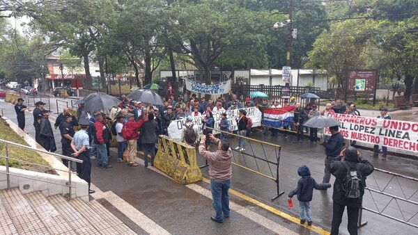 Tras 15 años de lucha, ex obreros de Acepar protestan por indemnización