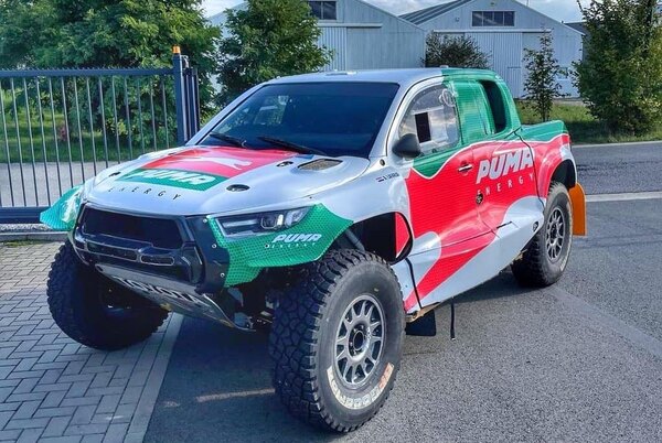 Andrea Lafarja presenta su poderoso “tanque” para el Dakar 2023