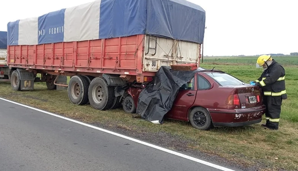 Mató a su esposa y luego murió al chocar su auto contra un camión en la ruta - Noticiero Paraguay