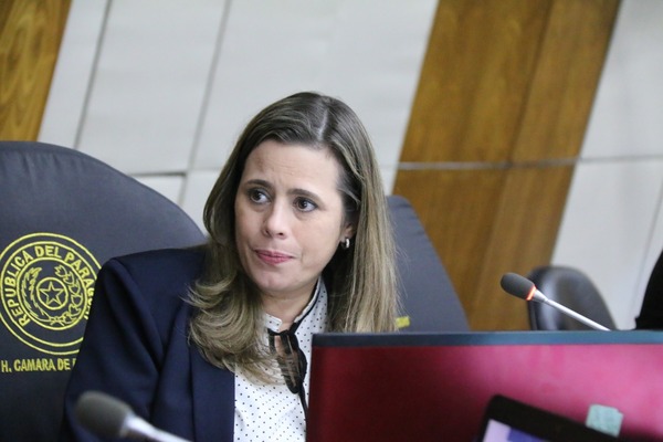 Diputada denuncia que Defensor del Pueblo tiene intenciones de “plantarles droga” en sus vehículos | 1000 Noticias