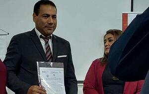 Asumió nuevo director del Colegio Nacional de Coronel Oviedo – Prensa 5
