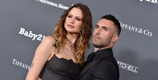 Cantante de Maroon 5 dijo que “cruzó la línea” pero que no le fue infiel a su doña