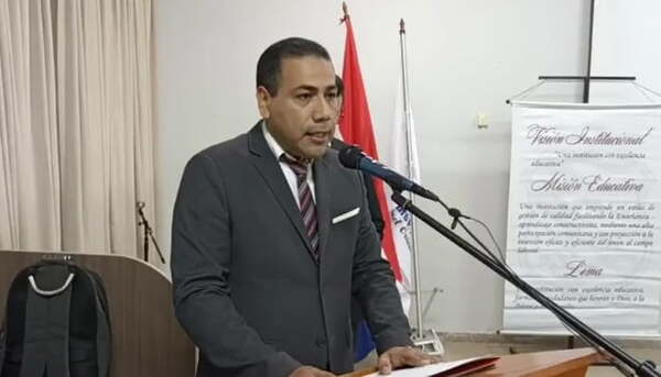 Jorge Servín asume como nuevo director del Colegio Nacional de Coronel Oviedo - Noticiero Paraguay
