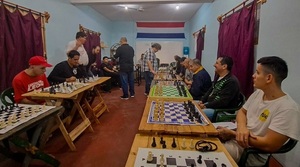 Zenón Franco Ocampos inaugura un “Club de ajedrez” en el penal Esperanza