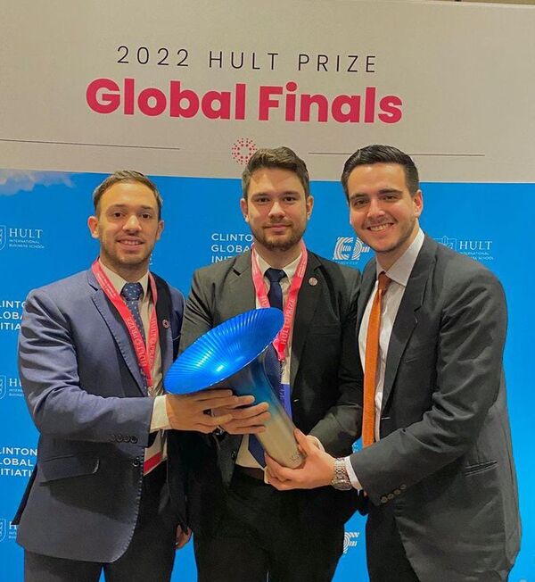 Remango recibe el anhelado trofeo Hult Prize 2021 y deja en alto al país