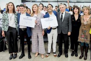 Universidad de La Plata emitió los primeros diplomas para profesionales del género no binario