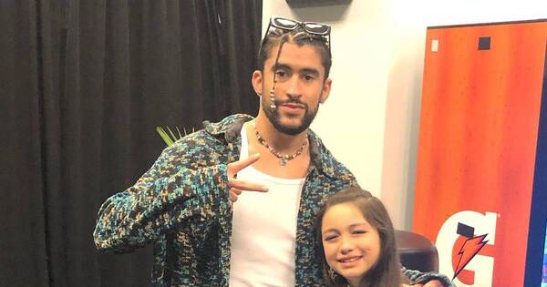La Nación / Bad Bunny se puso la 10 y le regaló una casa a niña que sobrevivió a un masacre en Texas