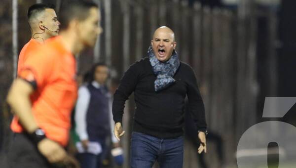 Crónica / ¿Sigue o no Jubero como técnico de Guaraní? Lo último que se sabe