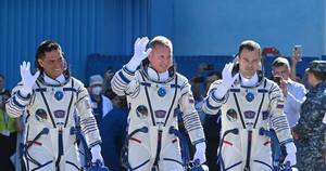 La Nación / Un estadounidense y dos rusos viajan ala Estación Espacial