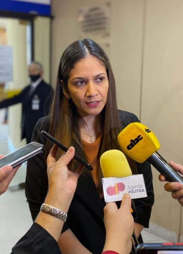 Senado estudia hoy pedido de acuerdo de Carmen Marín para el BCP - Política - ABC Color