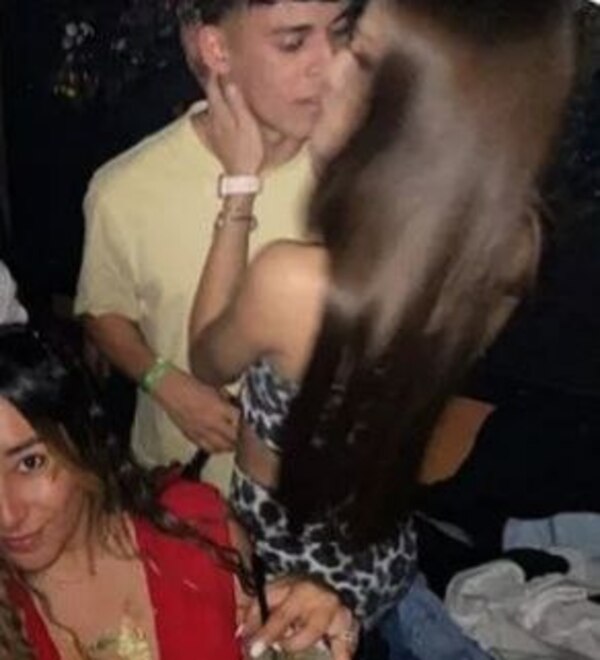 ¿La Comadre a los chapes con un barbero?