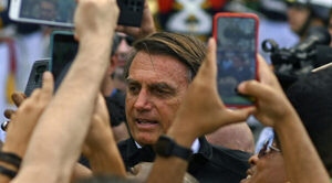 Multan a Bolsonaro por realizar propaganda electoral anticipada - Radio Imperio