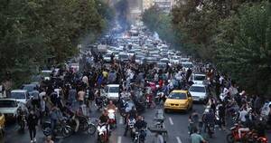 La Nación / Velo malpuesto: protestas en Irán suman once muertos