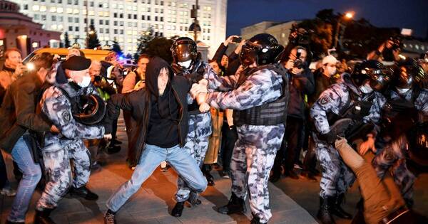 La Nación / Rusia: movilización de reservistas genera protestas y dispara venta de vuelos