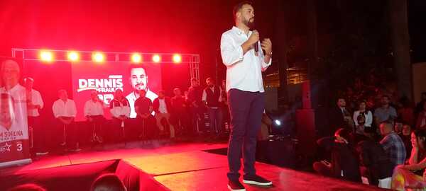 Multitudinaria presentación de la candidatura de Dennis Fraulob