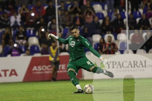 Crónica / El mensaje de Chilavert a Jean Fernandes tras fallar el penal