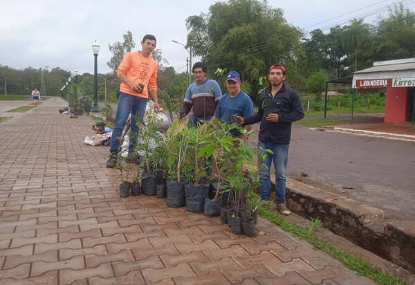 Organización de sanjosianos residentes en Asunción, continua arborizando local turístico - Noticiero Paraguay