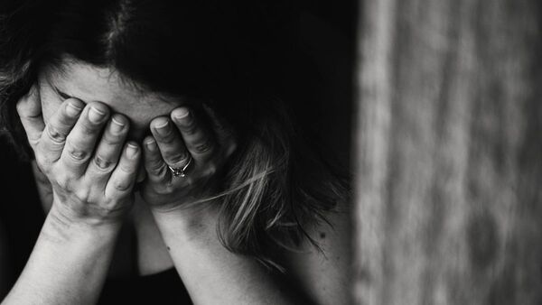 Se esconde de su expareja para no pagar la pensión a sus hijos