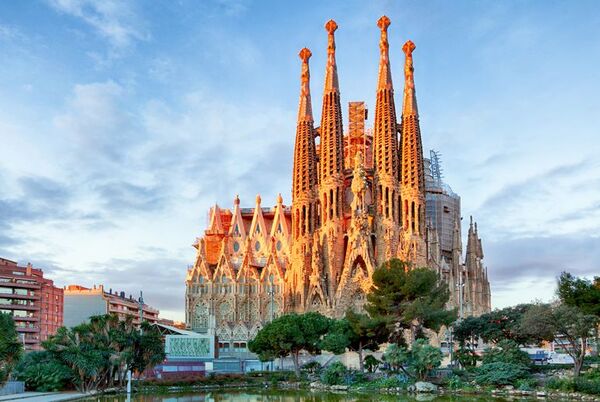 La Sagrada Familia de Barcelona espera culminar su punto más alto en 2026 - Viajes - ABC Color