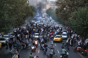 La TV estatal de Irán cifra en 17 los muertos en protestas por la muerte de una mujer - .::Agencia IP::.
