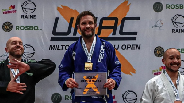 Tom Hardy compitió en torneo de artes marciales y ganó