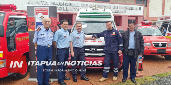 BOMBEROS DE ENCARNACIÓN RECIBEN FLAMANTE AMBULANCIA