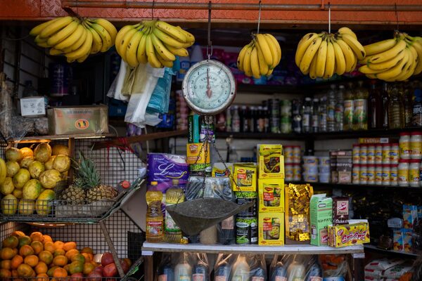 La canasta básica en Venezuela baja un 2 % en un mes, según ente un independiente - MarketData