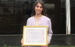 Entregan reconocimiento a destacada bailarina en Coronel Oviedo – Prensa 5