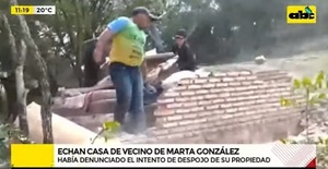 Derriban casa de familia que está en disputa con la exviceministra González