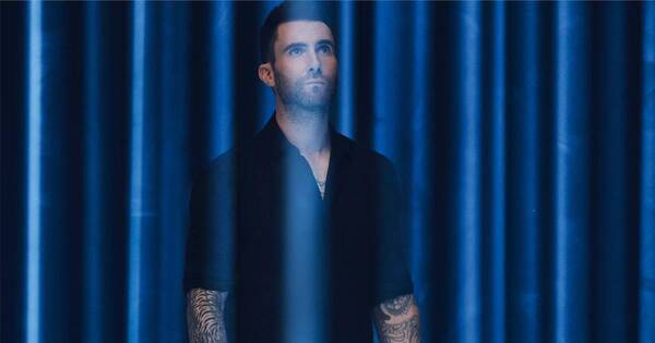 La Nación / Salen a la luz más mensajes de Adam Lavine a otras mujeres