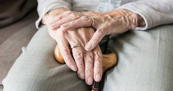 La Nación / Ejecutivo promulga ley que busca evitar el desalojo de adultos mayores