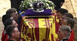 La Nación / Isabel II siguió con la tradición real de emplear un ataúd revestido en plomo